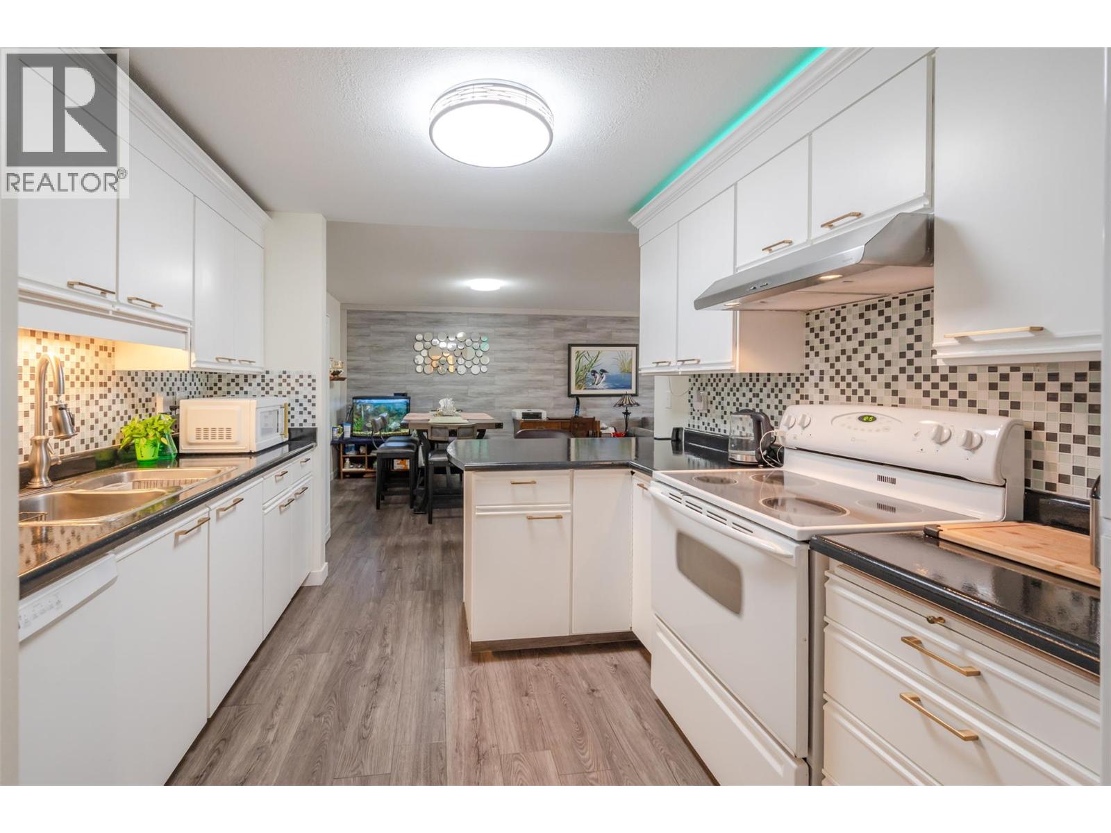 272 GREEN Avenue Unit# 306