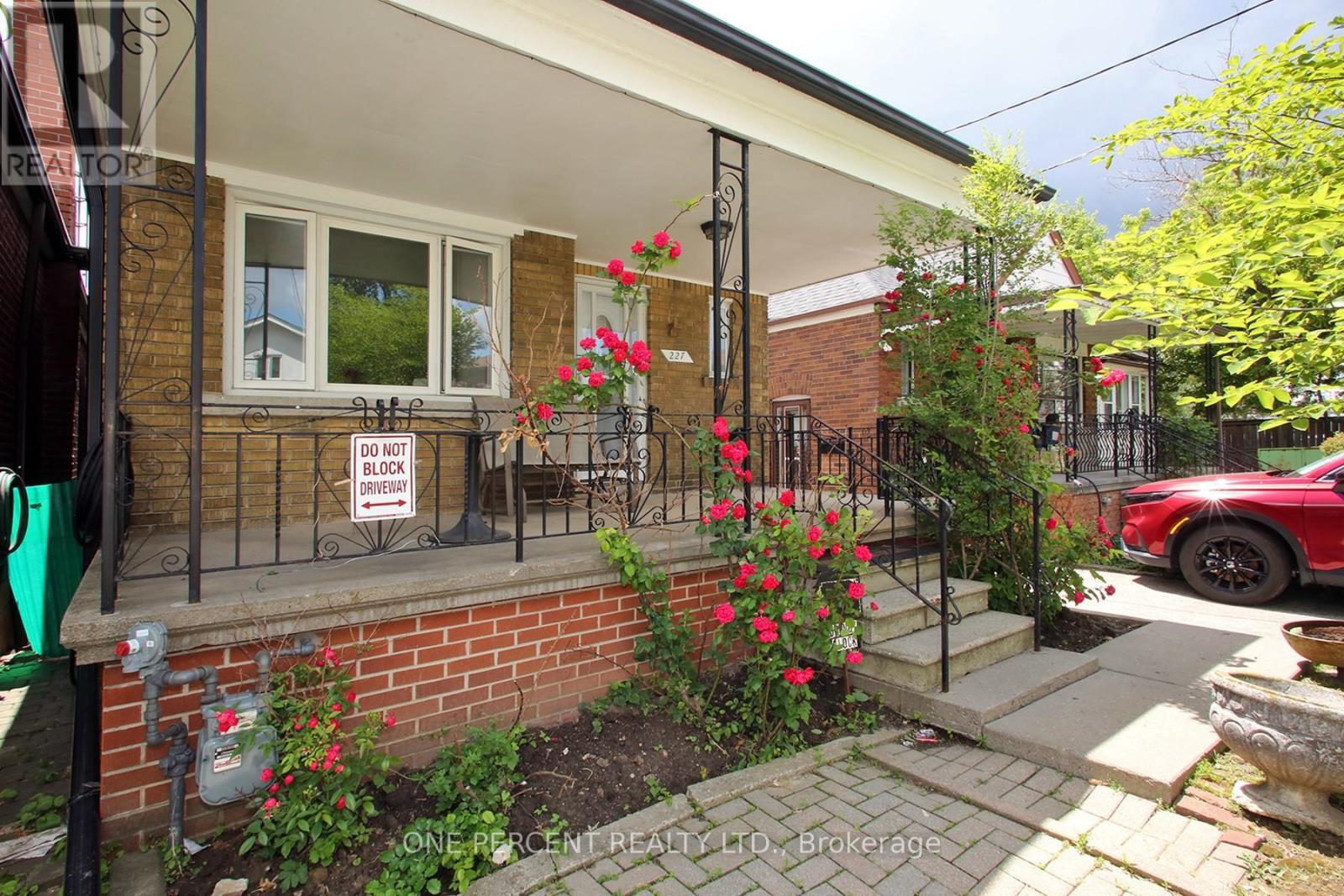 227 LIVINGSTONE AVENUE