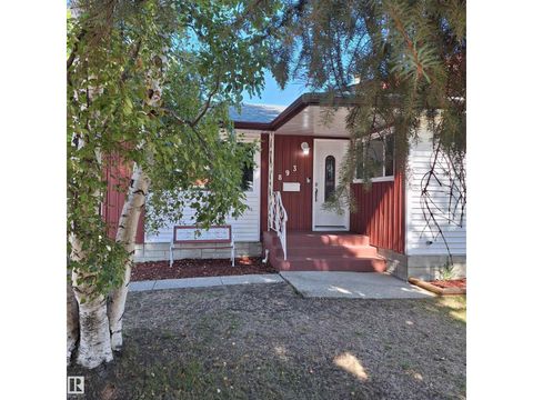 893 BIRCH AV Sherwood Park AB T8A1X4