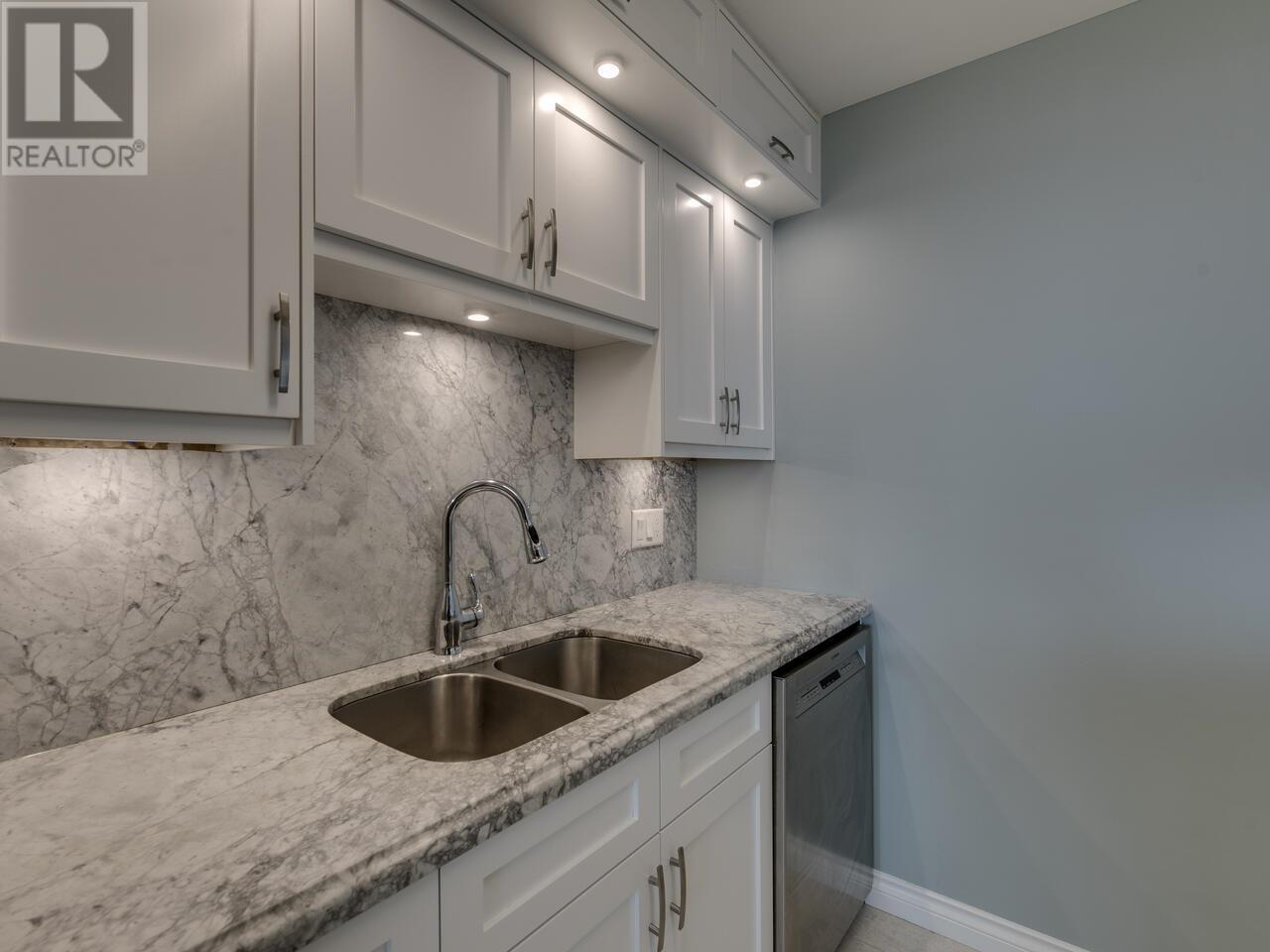 902 3920 HASTINGS STREET