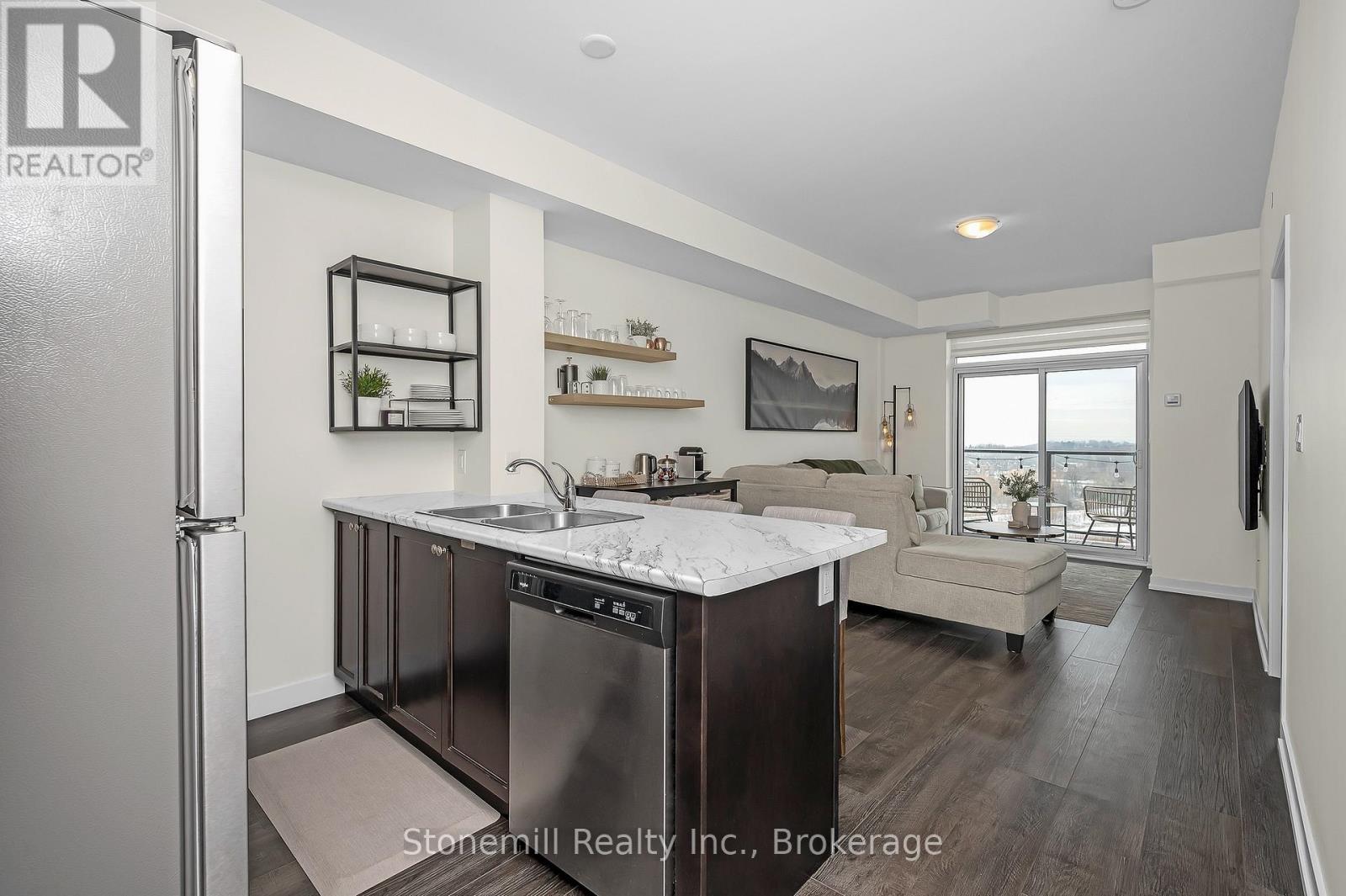 701 - 450 DUNDAS STREET E