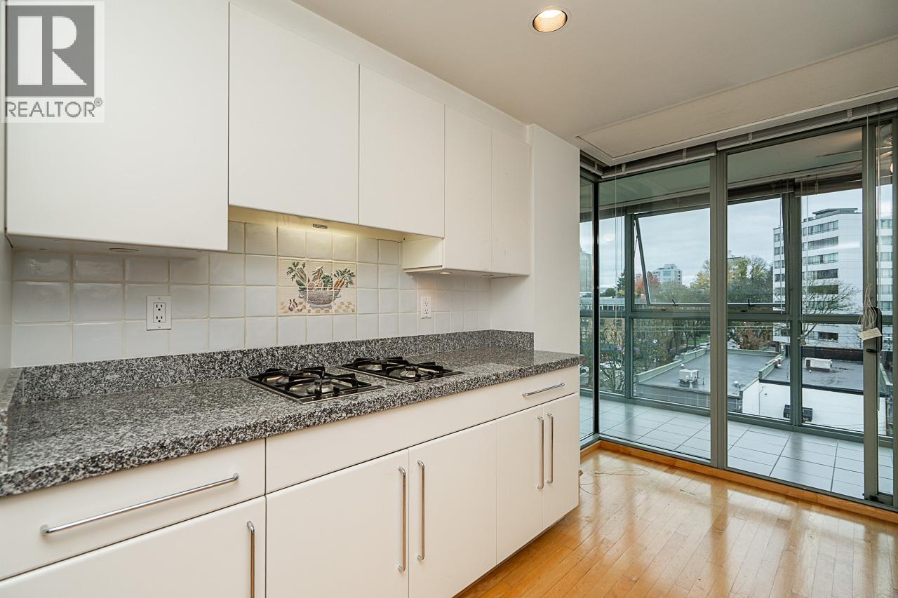 602 1550 W 15TH AVENUE