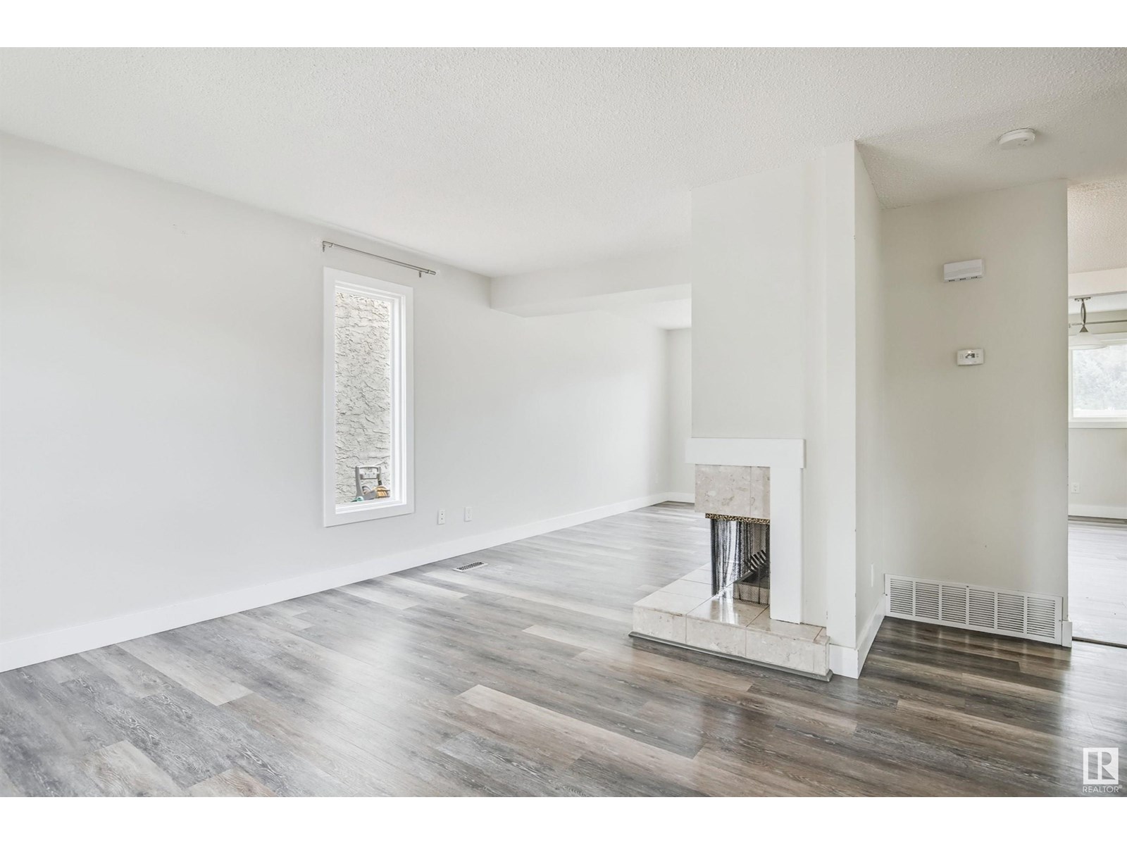 #8 1651 46 ST NW