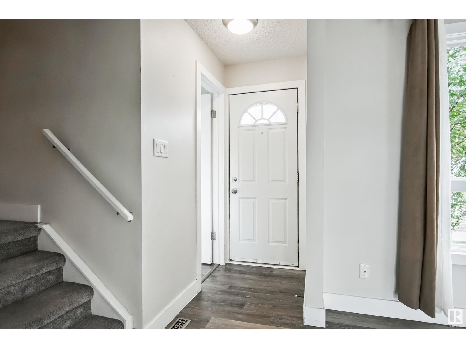 #8 1651 46 ST NW
