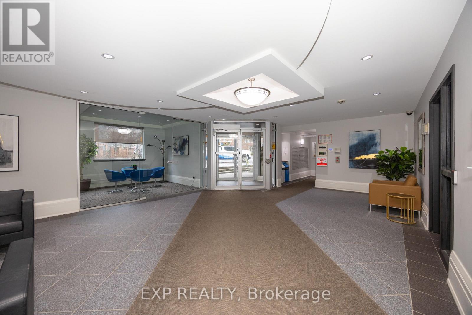 803 - 429 SOMERSET STREET W