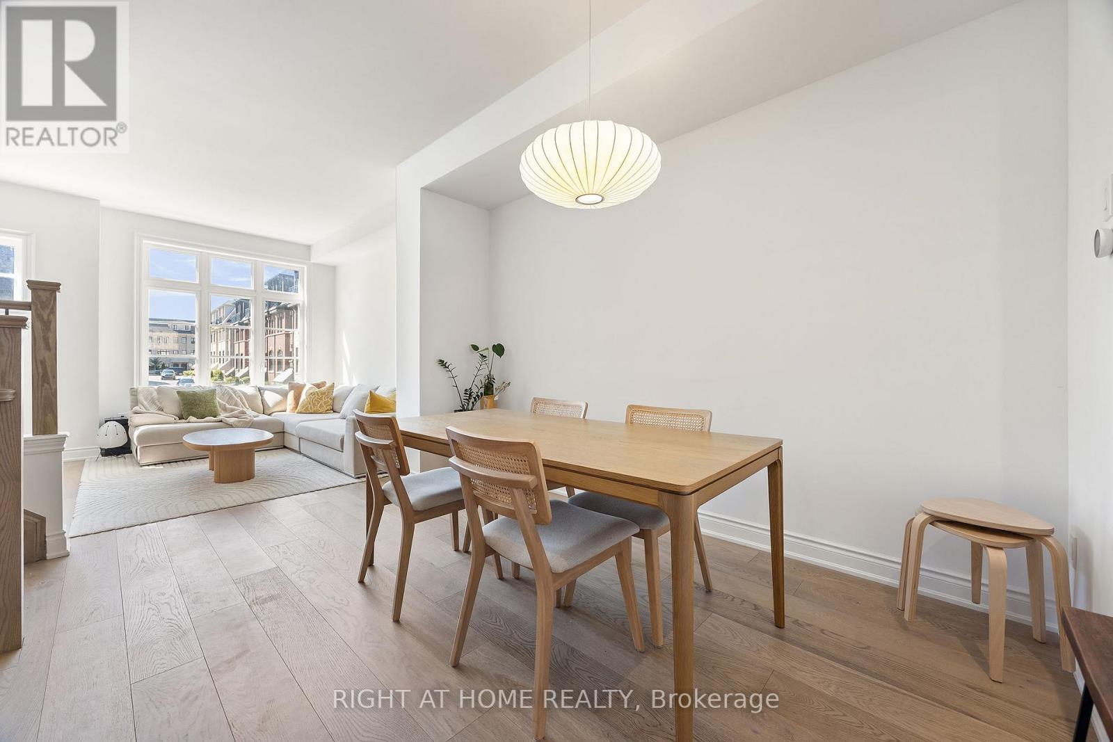 21 - 10 LUNAR CRESCENT