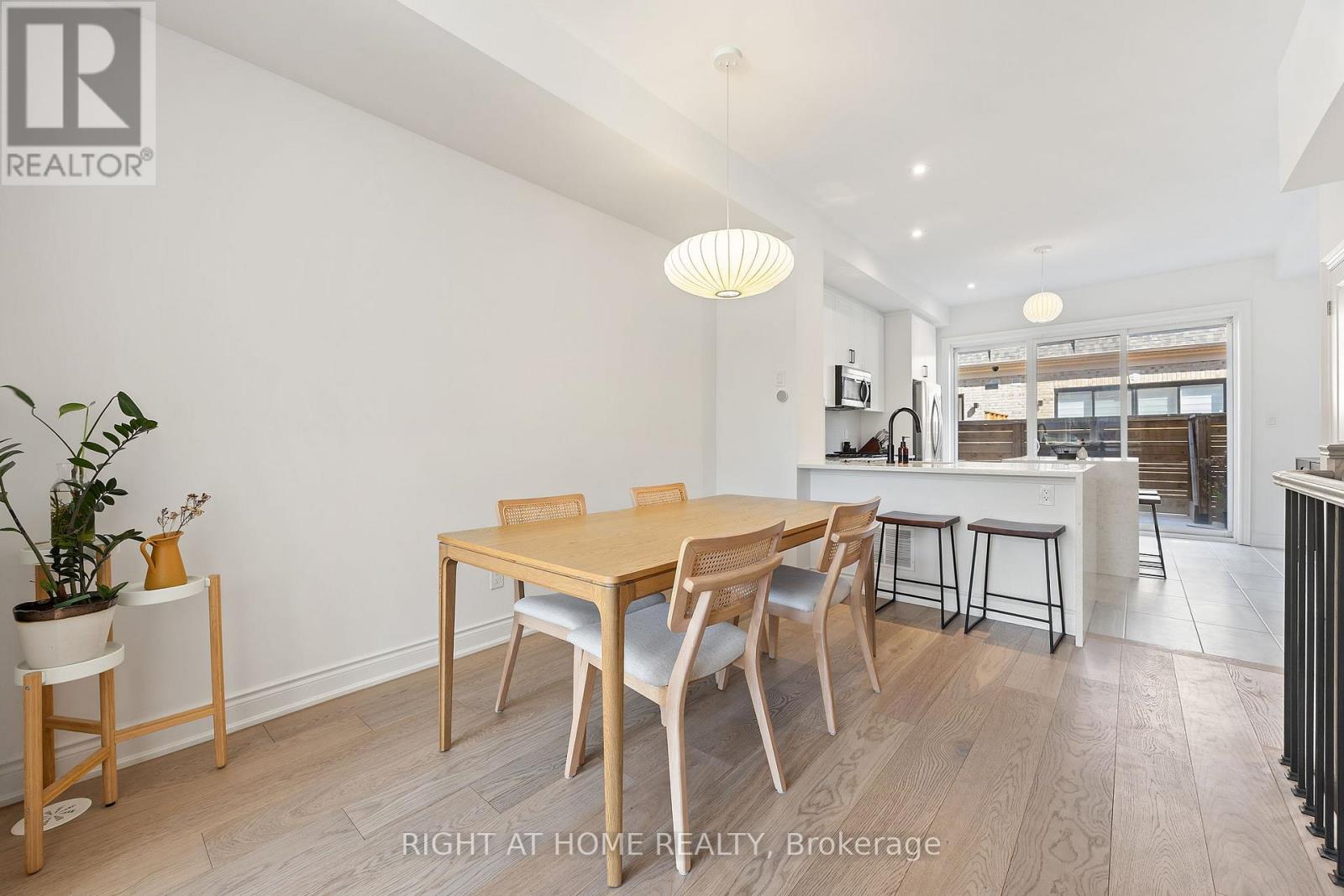 21 - 10 LUNAR CRESCENT