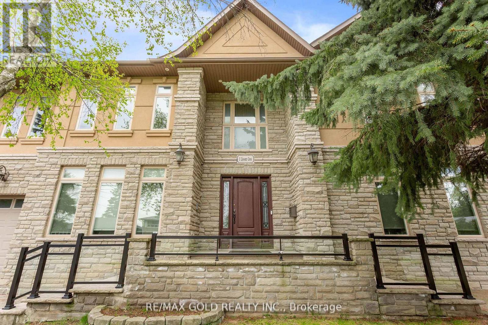 1 LISSOM CRESCENT