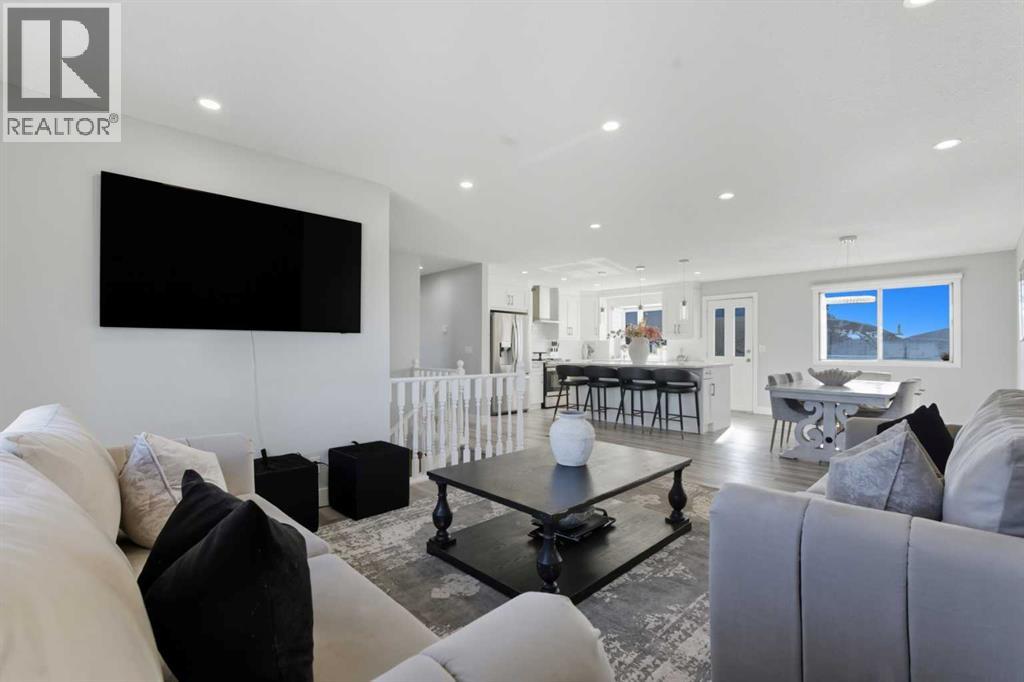 211 Pinetree Place NE