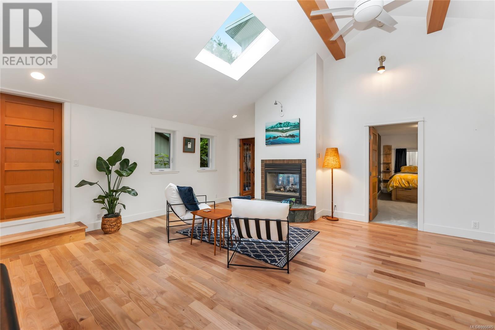 307 View Royal Ave