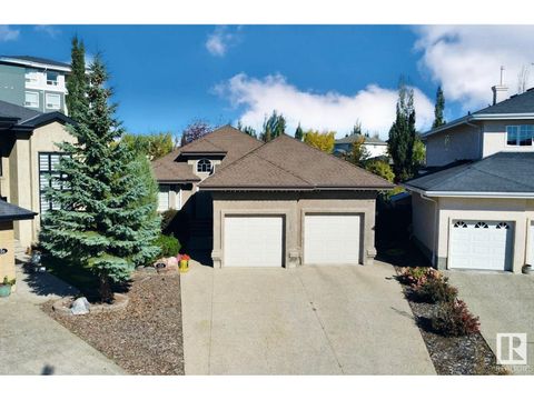 928 THOMPSON PL NW Edmonton AB T6R3K4