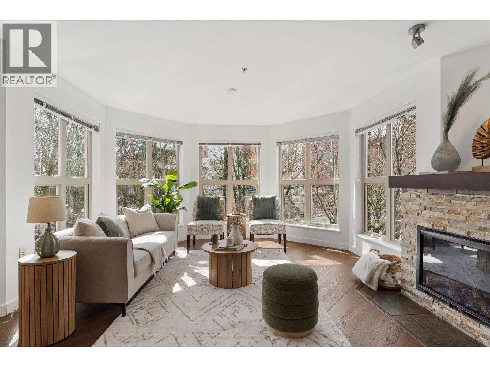 206 1468 ST. ANDREWS AVENUE