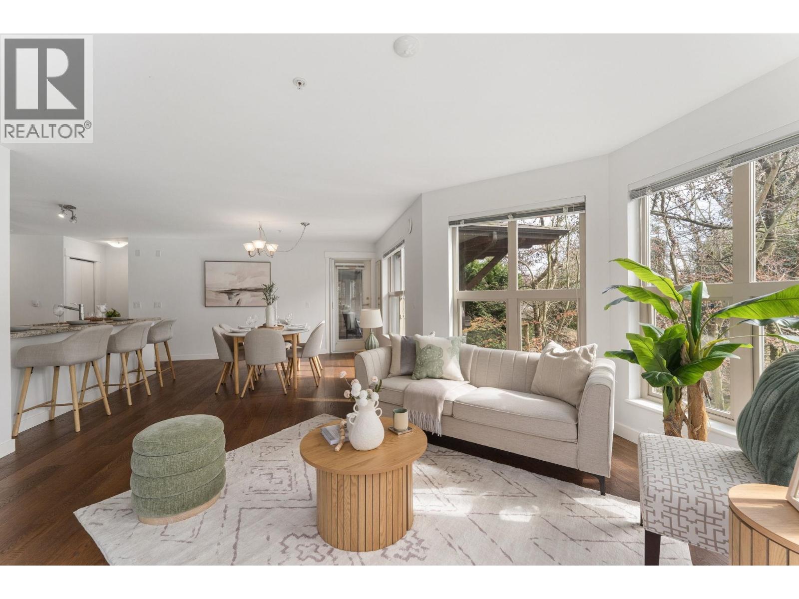 206 1468 ST. ANDREWS AVENUE