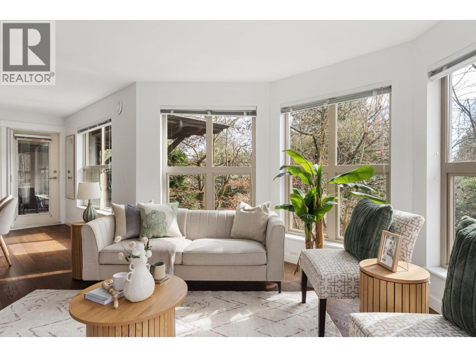 206 1468 ST. ANDREWS AVENUE