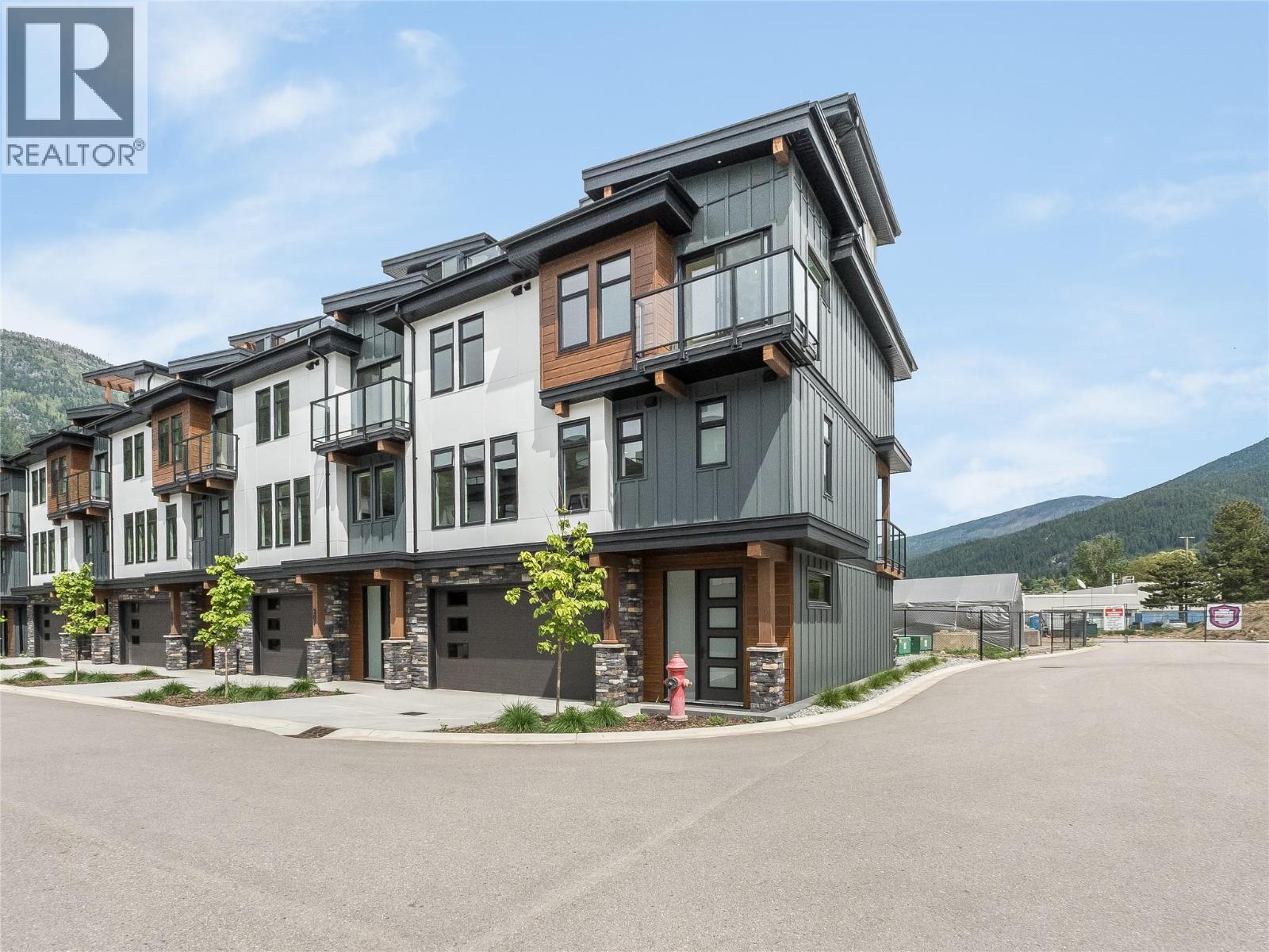 910 Lakeside Drive Unit# 208