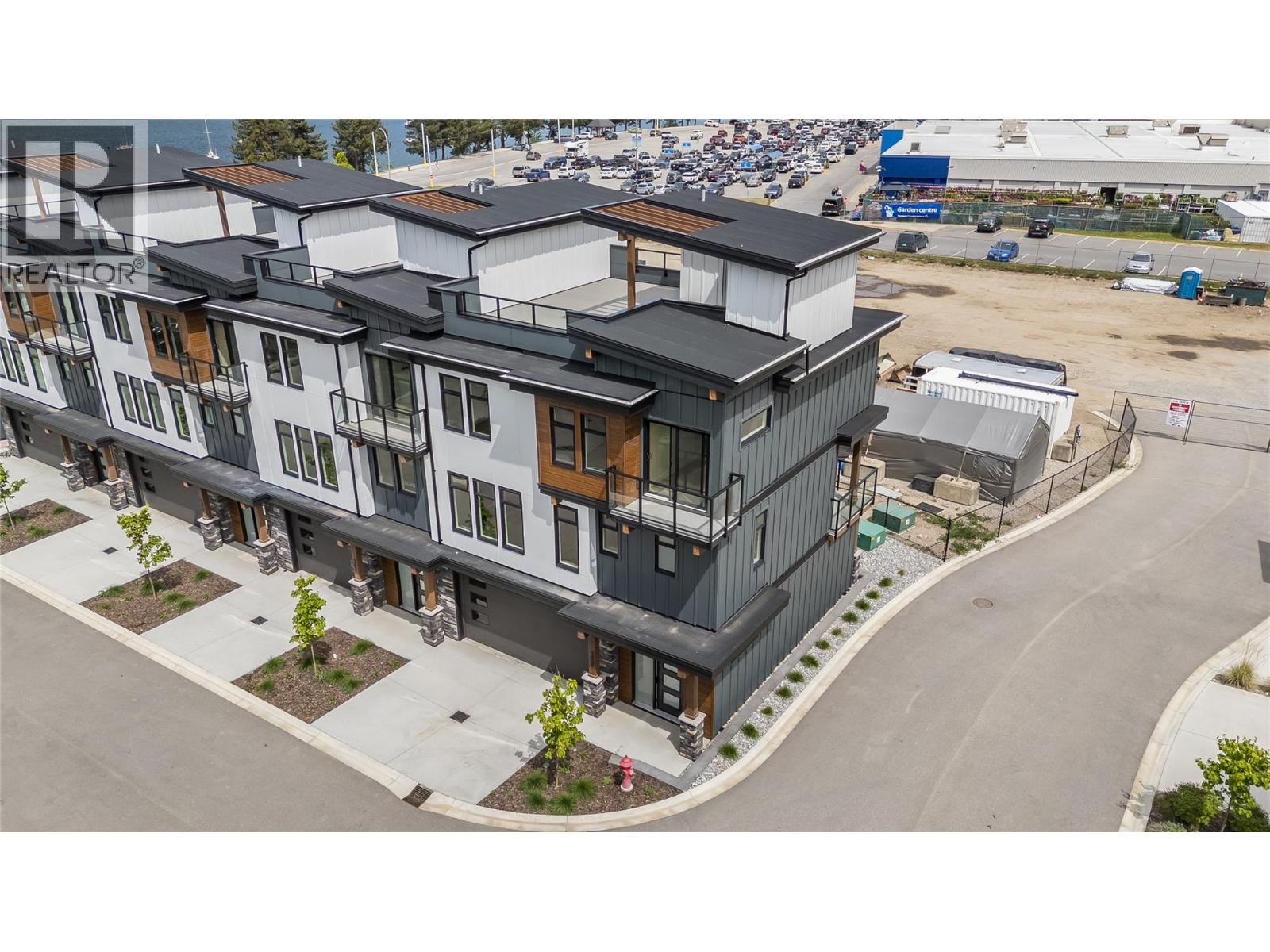 910 Lakeside Drive Unit# 208