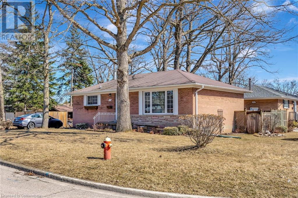 429 NORRIE Crescent
