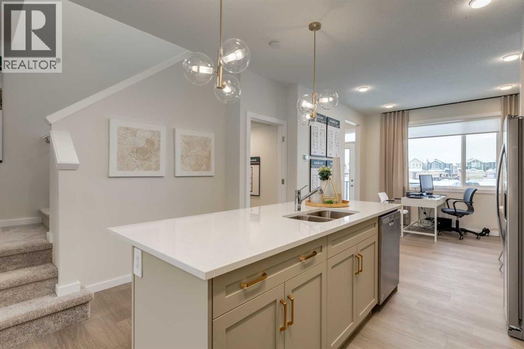 585 Savanna Drive NE