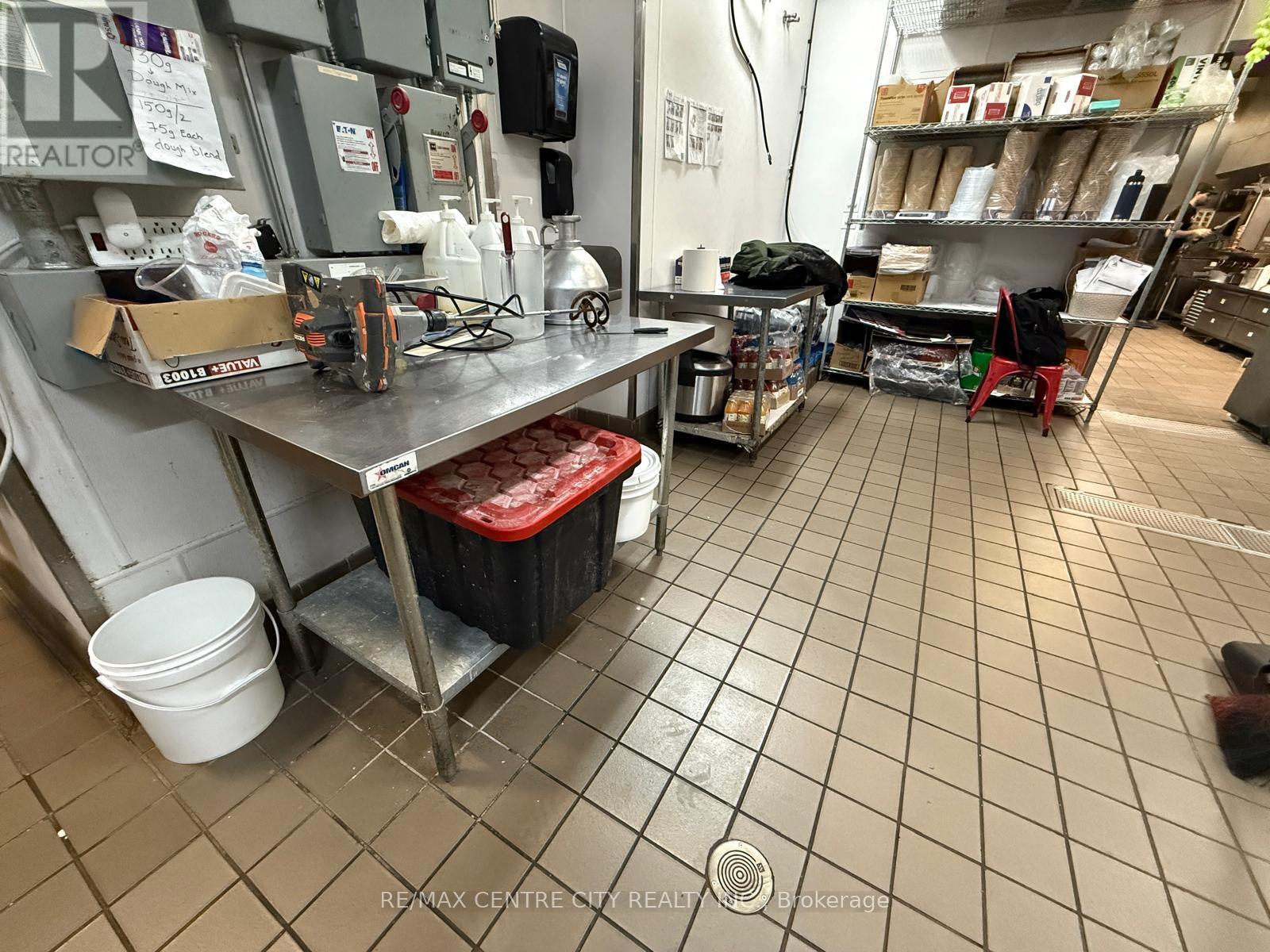 795 WONDERLAND ROAD S