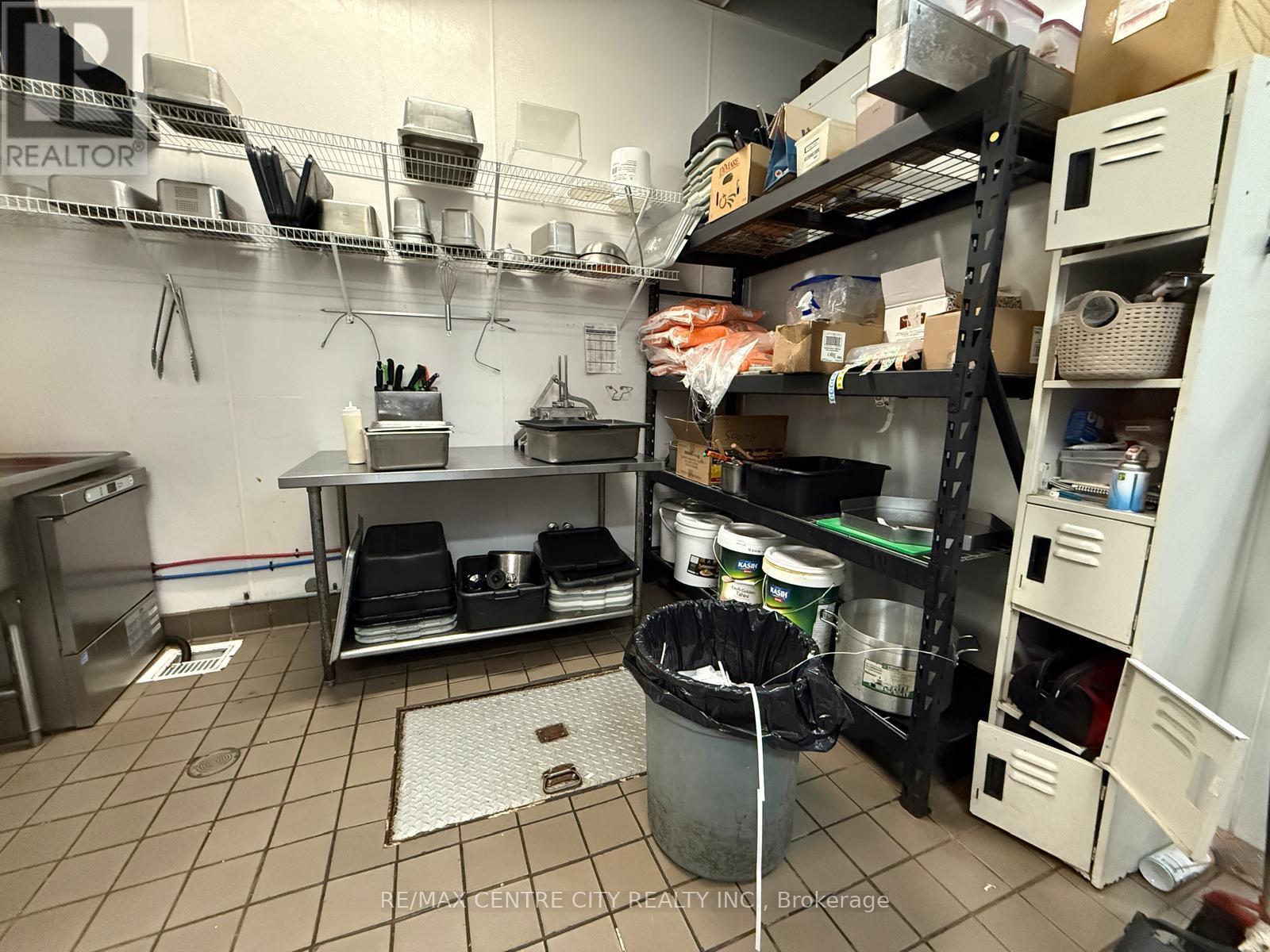 795 WONDERLAND ROAD S