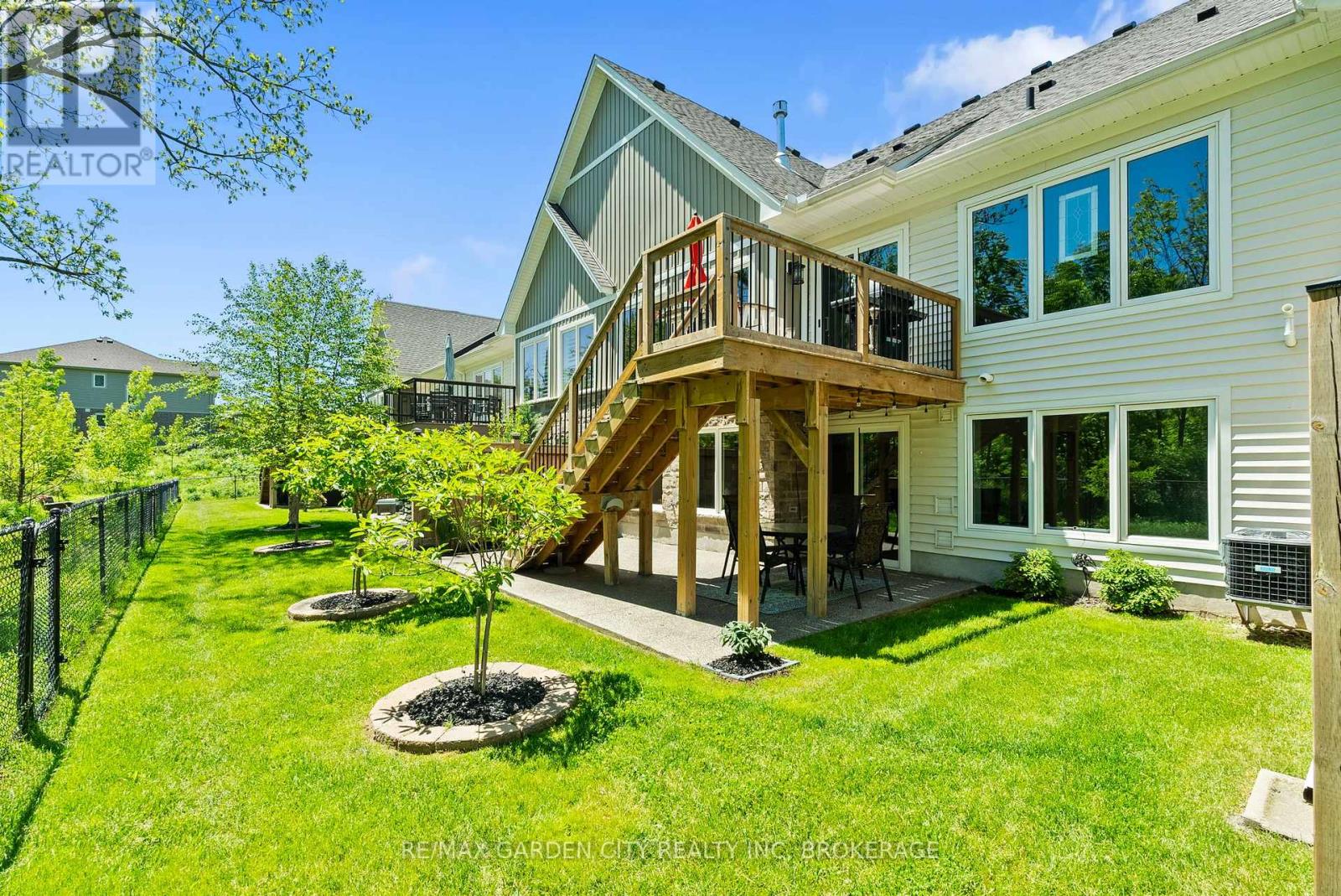 8 - 3573 DOMINION ROAD