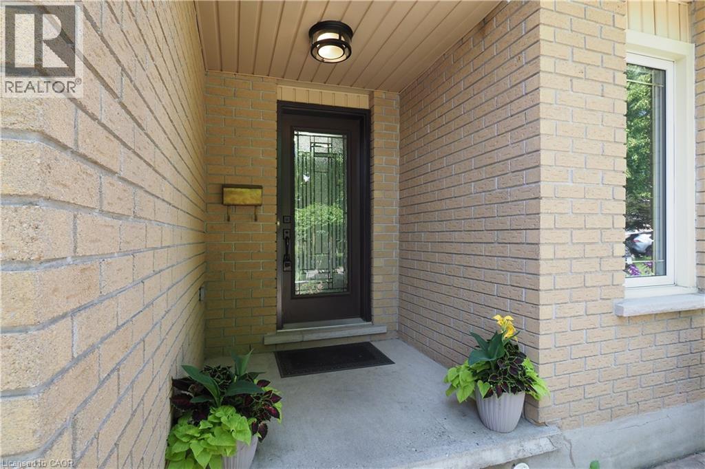 32 NOTCHWOOD Court