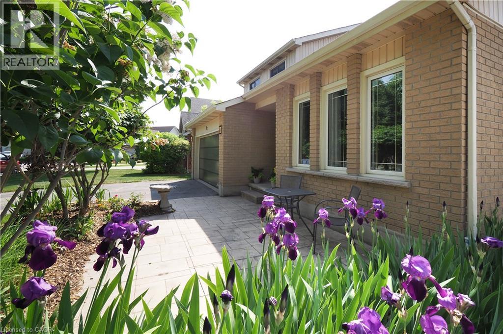32 NOTCHWOOD Court