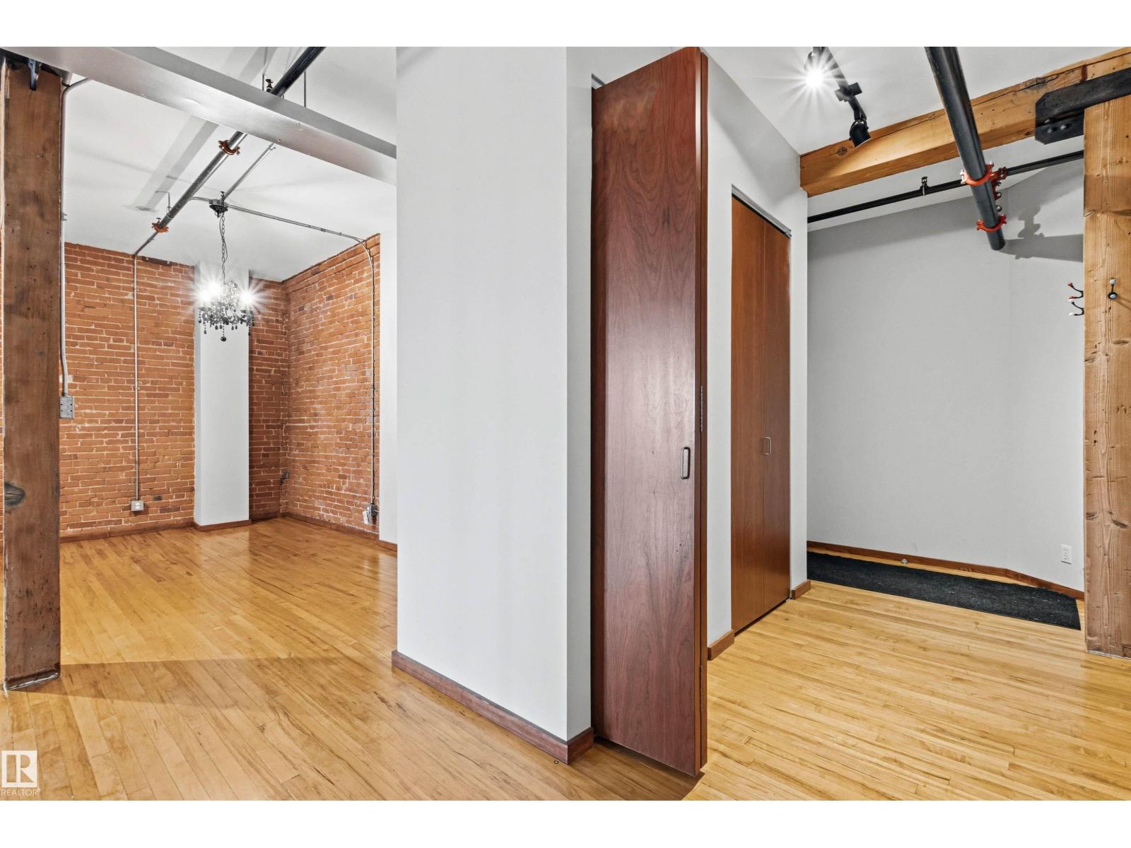 #401 10249 104 ST NW