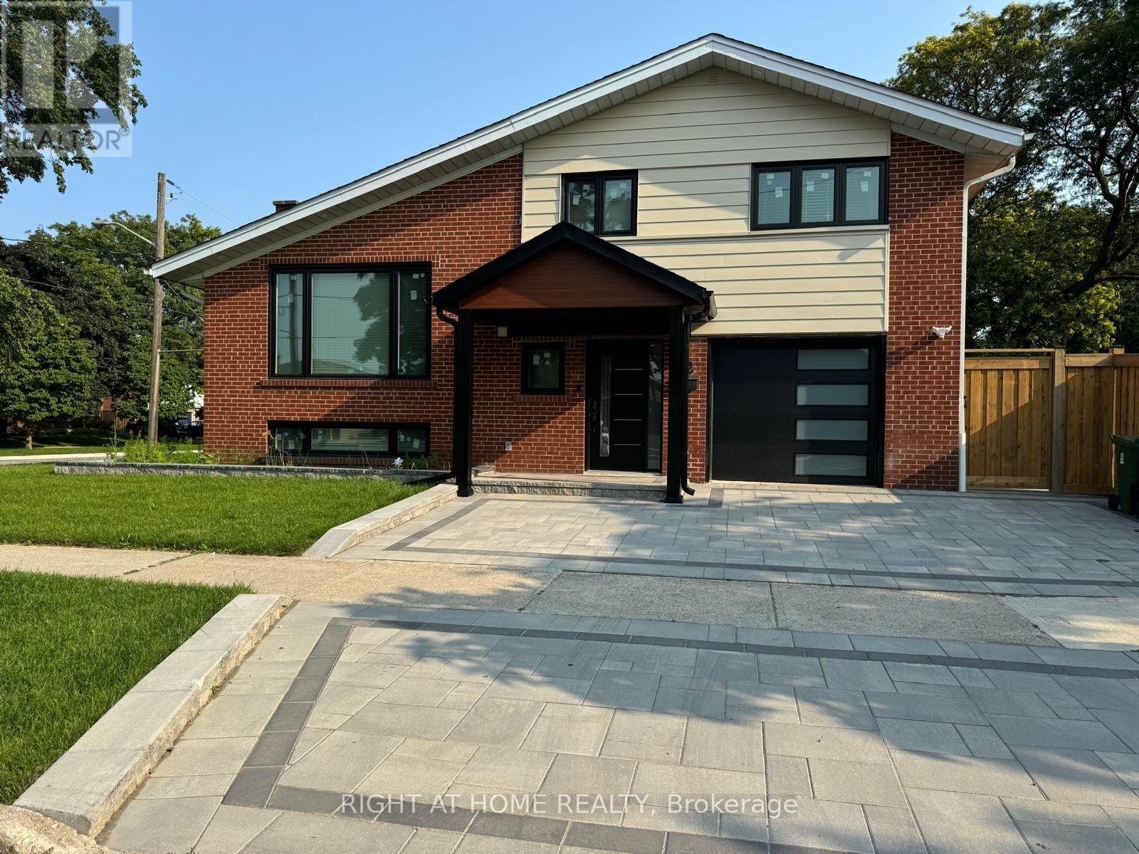 Photo 1 of 26 — 52 SEDGEBROOK CRESCENT, Toronto (Eringate-Centennial-West Deane), ON M9B2X4