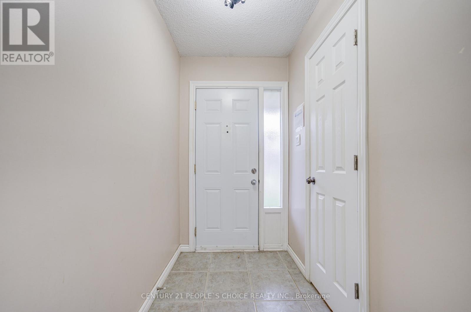 48 - 3025 CEDARGLEN GATE W