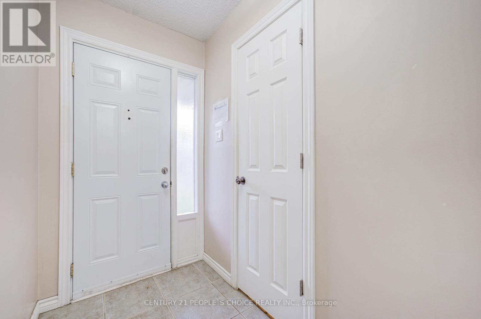 48 - 3025 CEDARGLEN GATE W