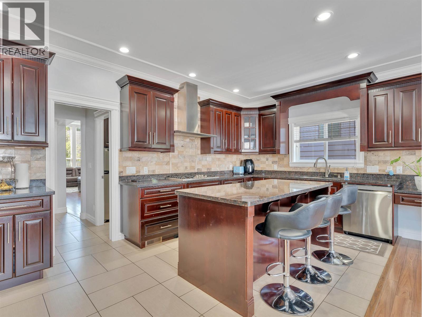1809 MAMQUAM ROAD