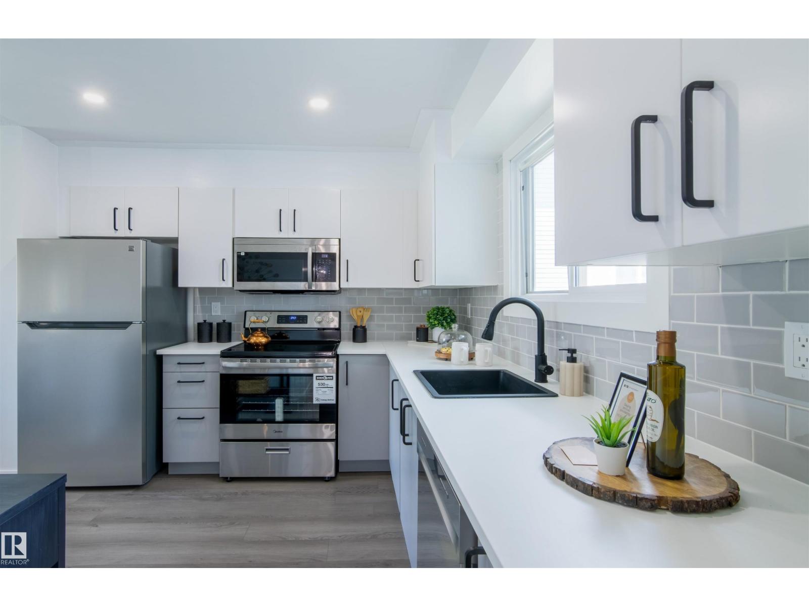 #33 15710 BEAUMARIS RD NW