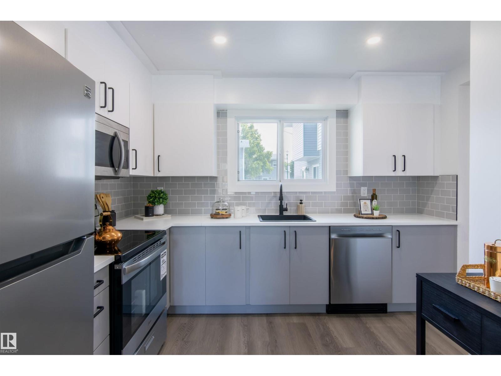 #33 15710 BEAUMARIS RD NW