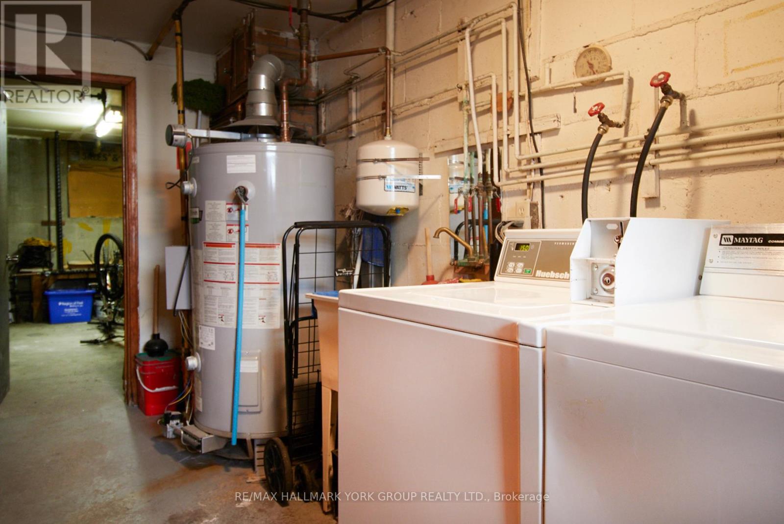 1613 DUFFERIN STREET