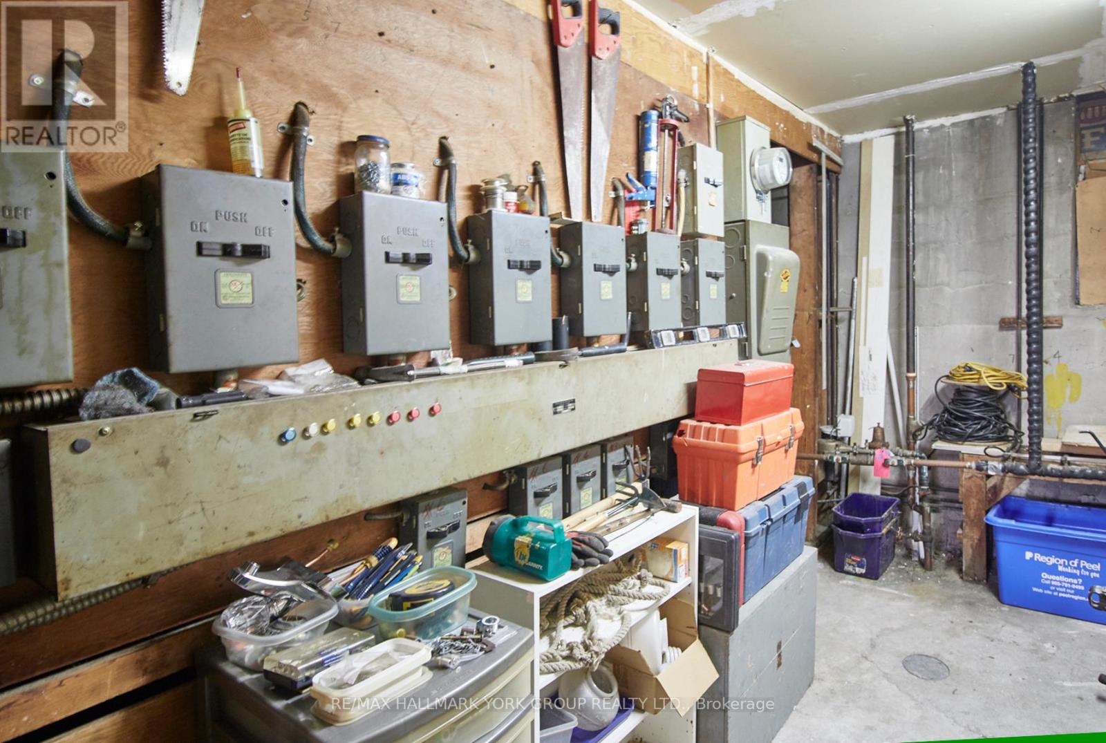 1613 DUFFERIN STREET