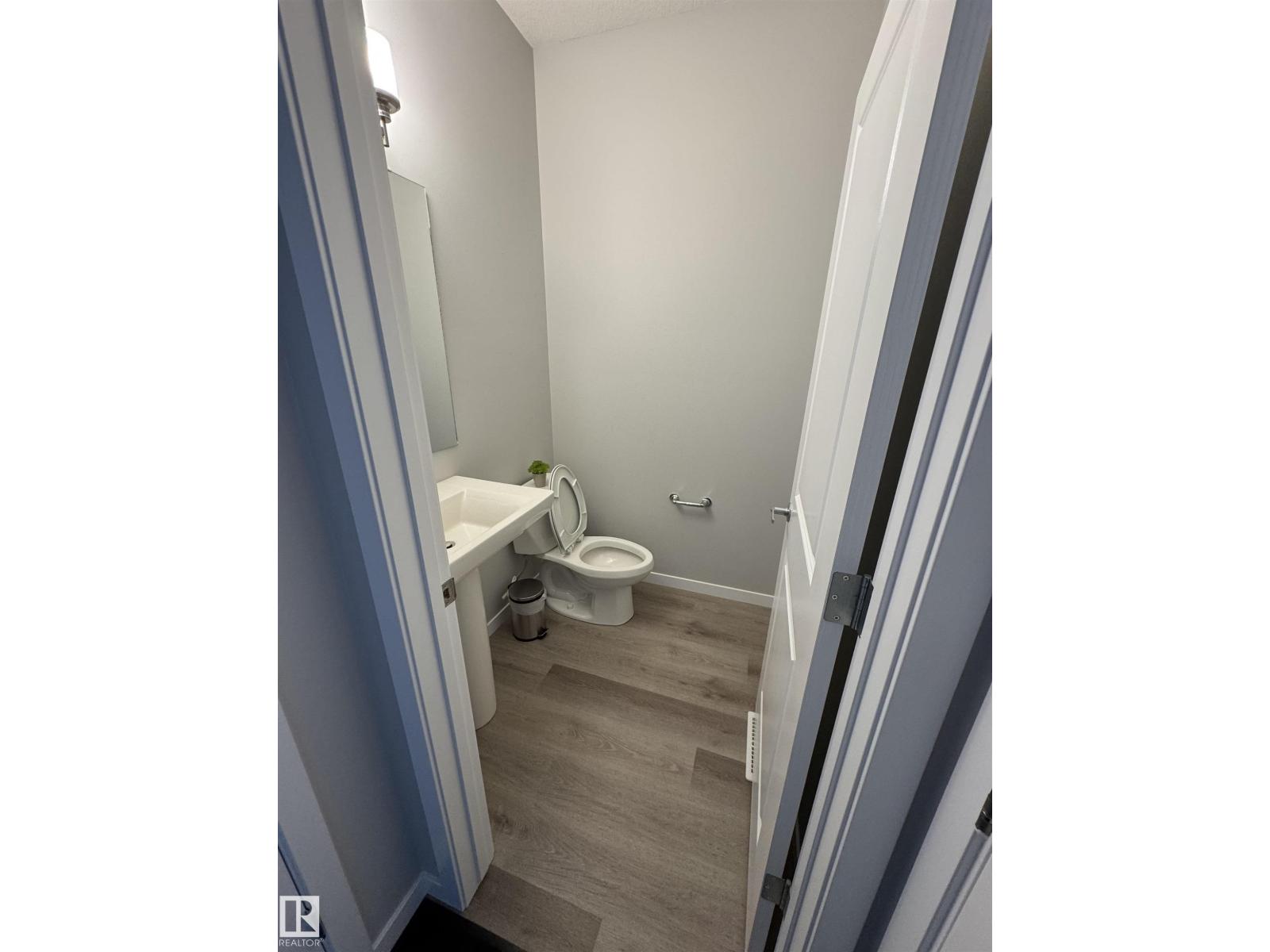 2514/2518 151a AV NW