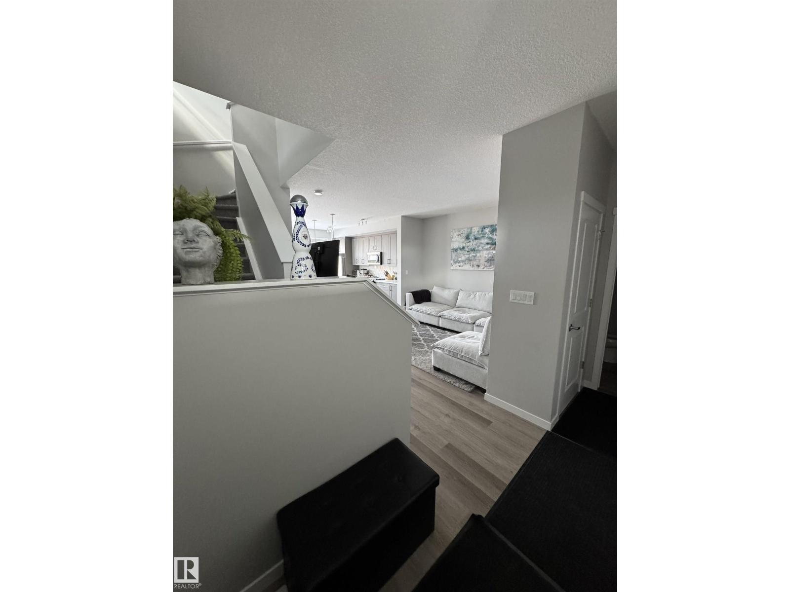 2514/2518 151a AV NW