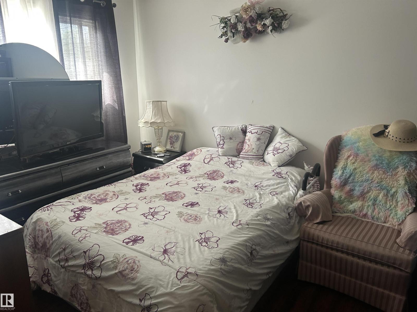 12736 12734 86 ST NW