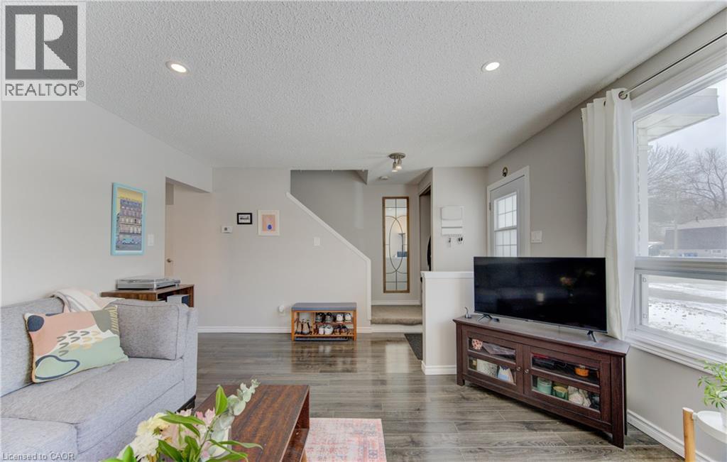 110 LILLIAN Drive Unit# A