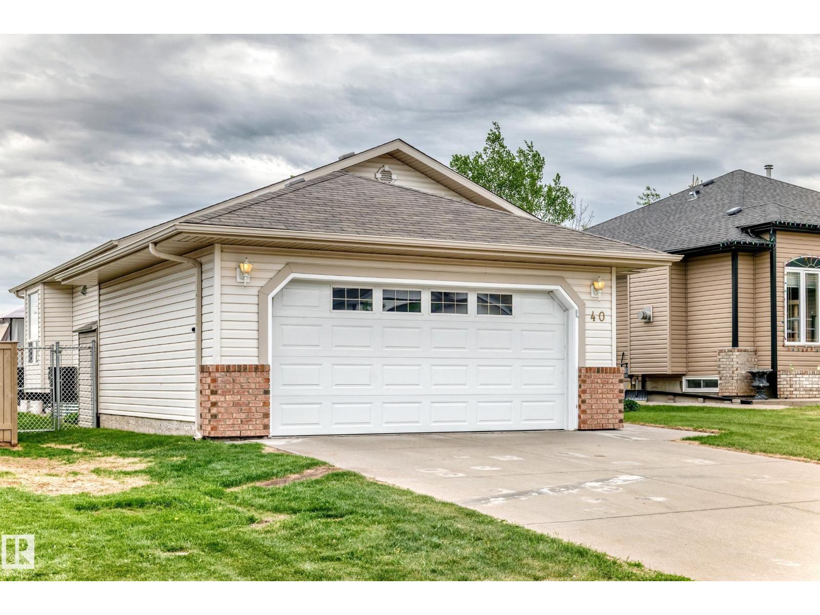 40 HERITAGE CR