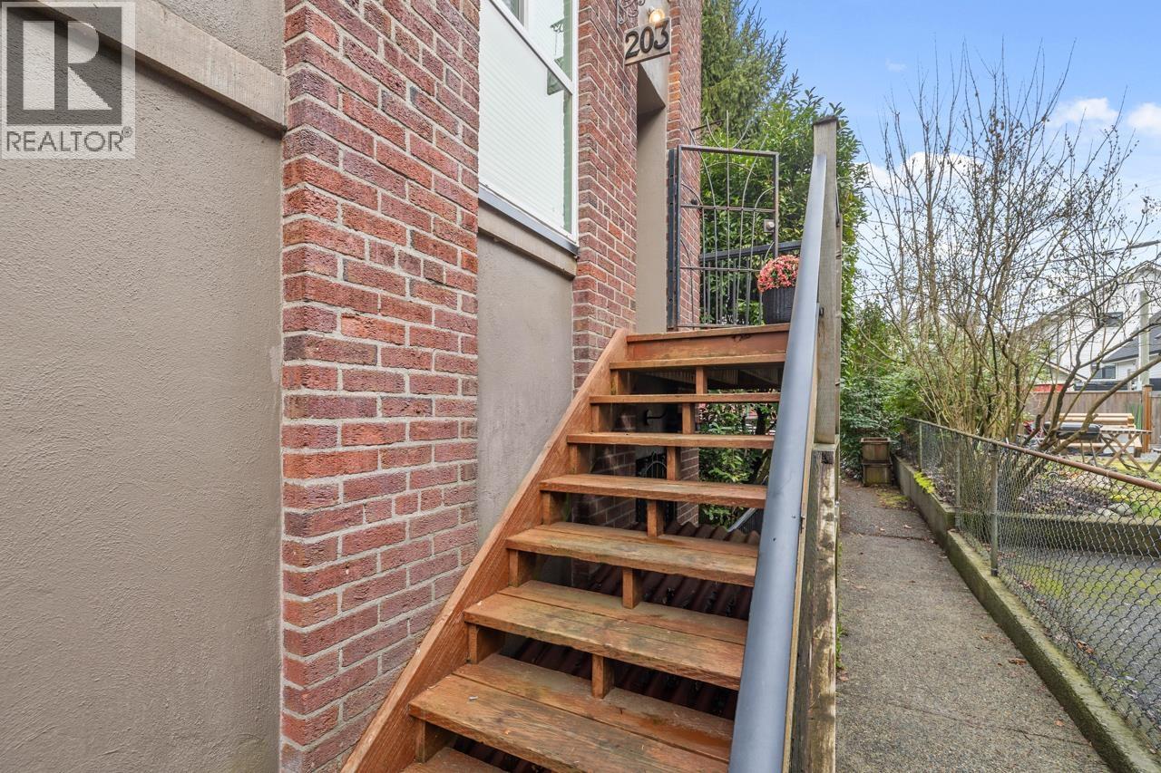 203 1943 E 1ST AVENUE