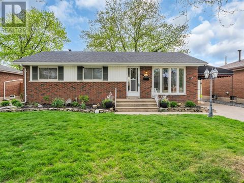 1243 JANISSE DRIVE Windsor ON N8S2W2