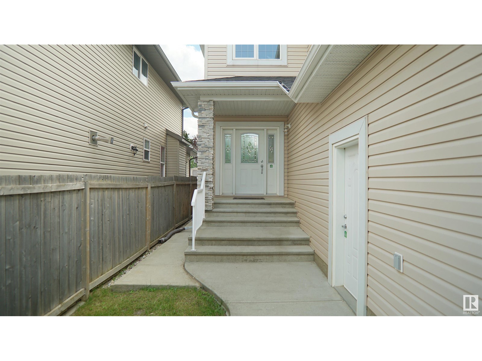 11715 174 AV NW