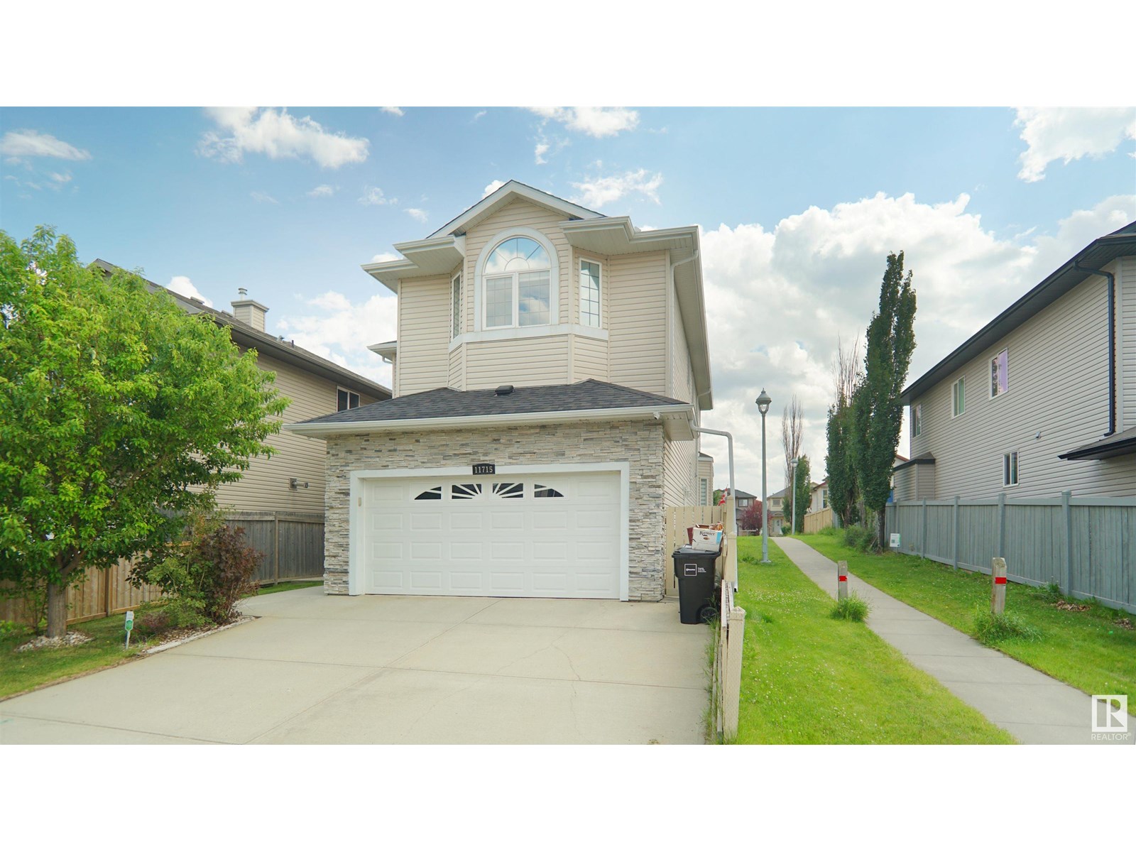 11715 174 AV NW