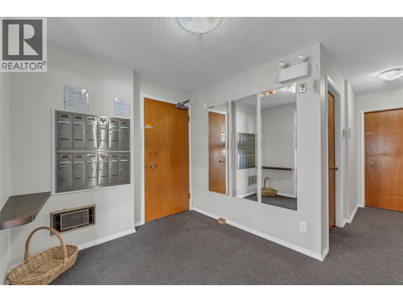 328 NANAIMO Avenue W