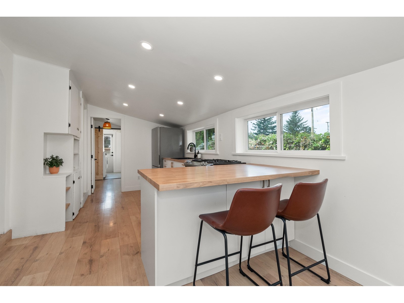 9857 MUNRO AVENUE|Rosedale