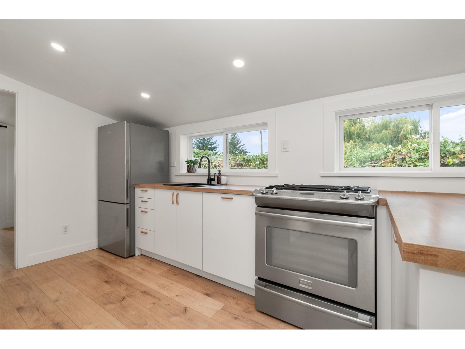 9857 MUNRO AVENUE|Rosedale