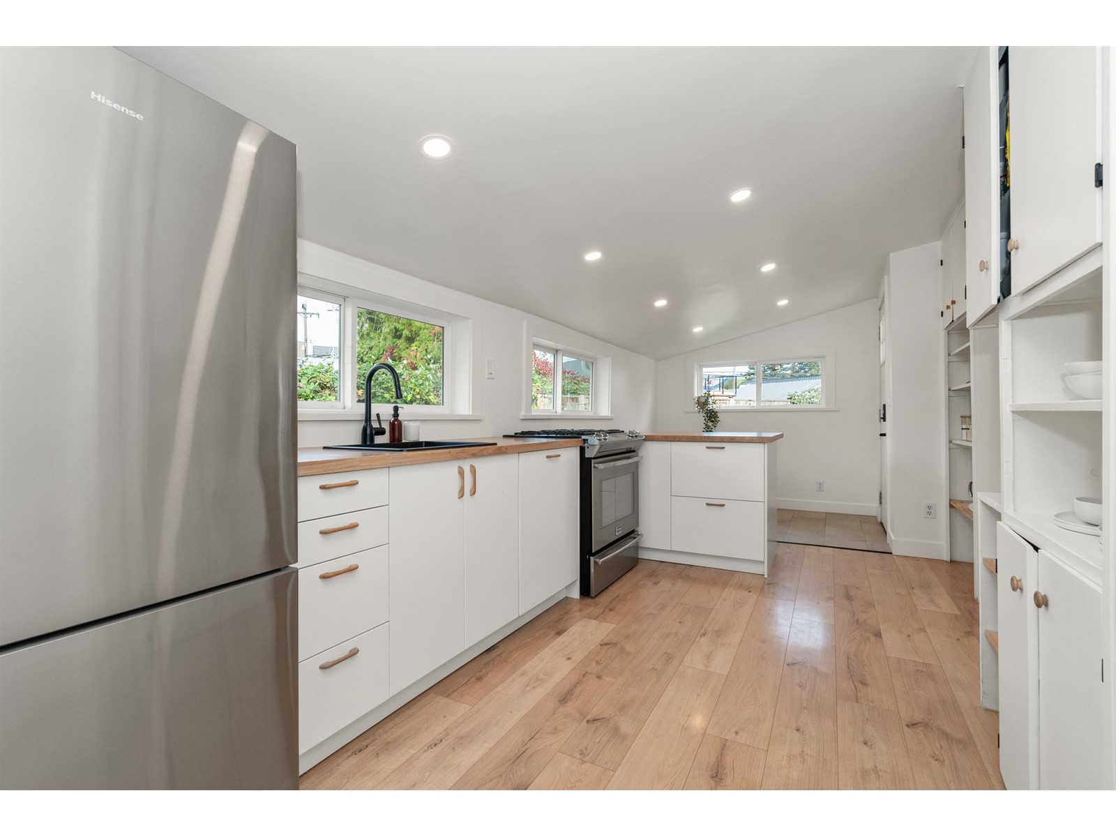 9857 MUNRO AVENUE|Rosedale