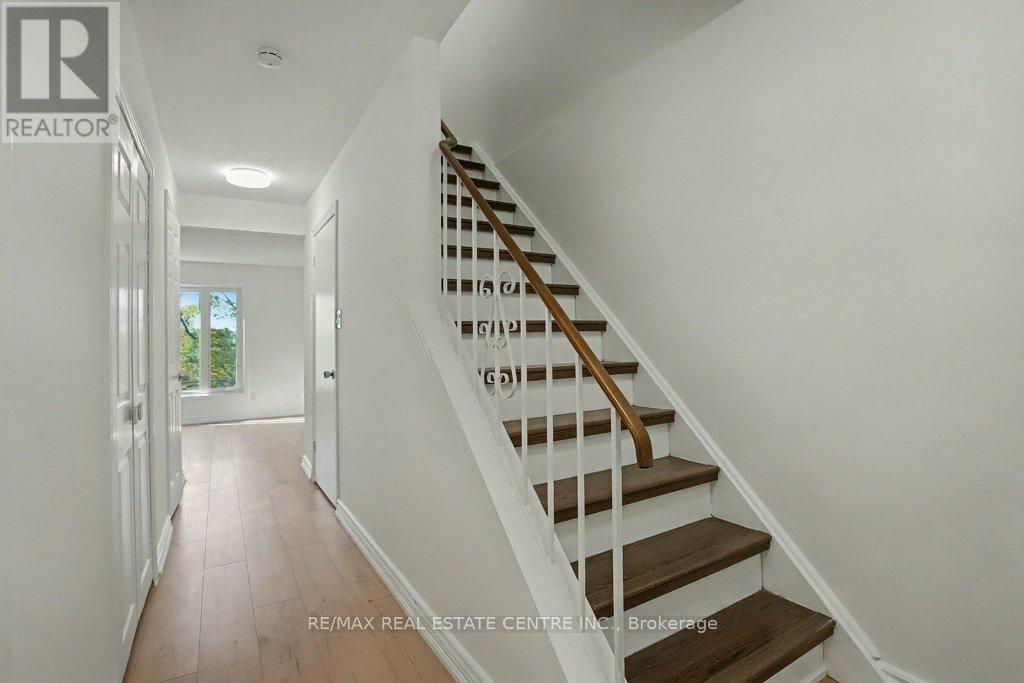 17 - 25 UPPER CANADA DRIVE